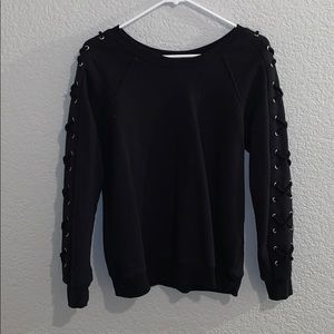 SMALL BLACK CREW NECK